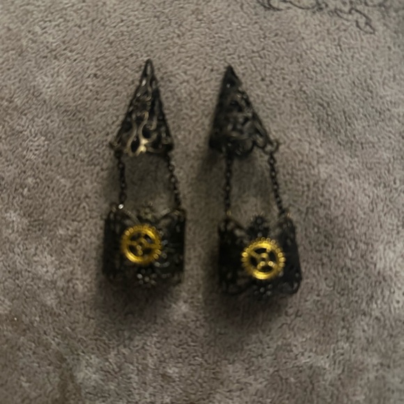 Pair of Finger Nail Gaspy Covers - Picture 1 of 2